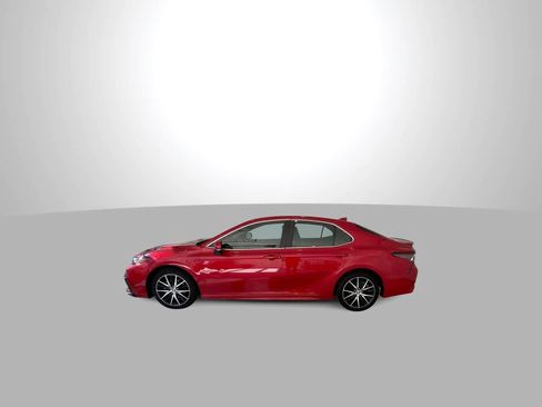 Used 2023 Toyota Camry SE FWD image 5