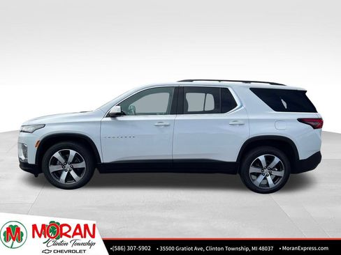Certified 2023 Chevrolet Traverse LT w/ LT Premium Package AWD/4WD image 3