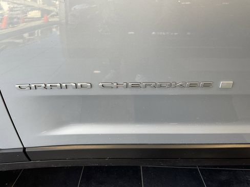 Used 2024 Jeep Grand Cherokee L Limited image 24