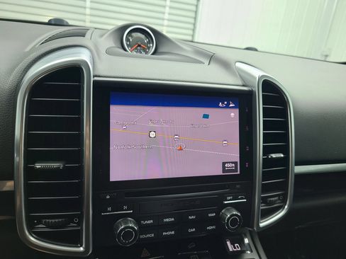 Used 2017 Porsche Cayenne AWD/4WD image 33