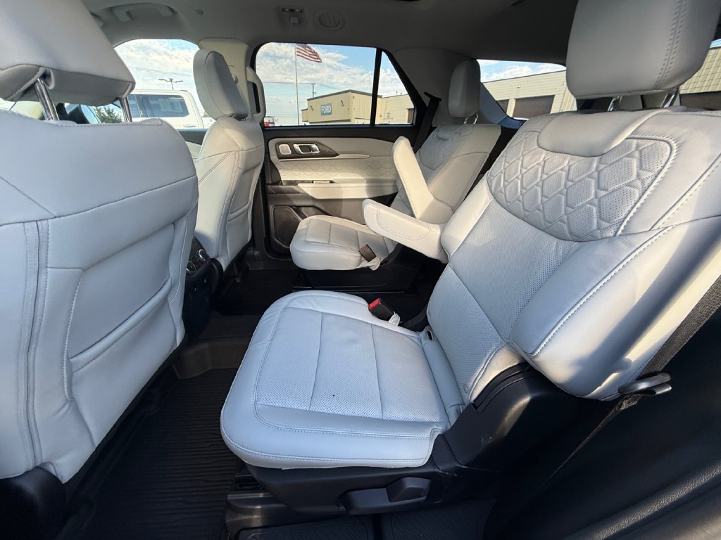 Used 2026 Ford Explorer Platinum w/ LUX Leather Package AWD/4WD image 21