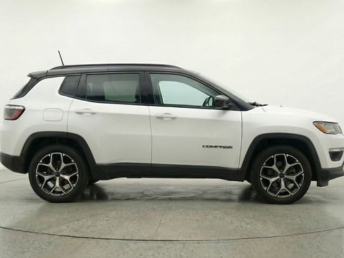 Used 2025 Jeep Compass Limited AWD/4WD image 5