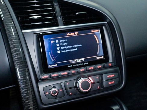 Used 2014 Audi R8 V8 w/ Convenience Package image 37