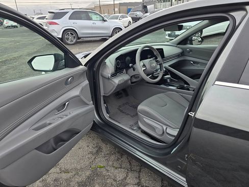 Used 2024 Hyundai Elantra SEL w/ Convenience Package image 22
