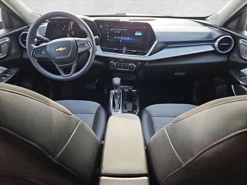 Certified 2025 Chevrolet Trax LT image 17