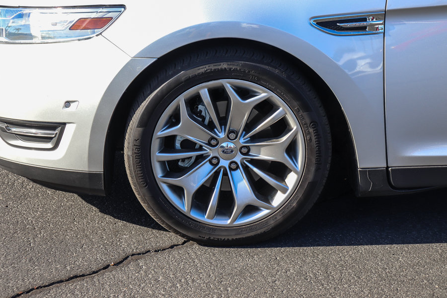 Used 2014 Ford Taurus Limited w/ Equipment Group 301A FWD image 10