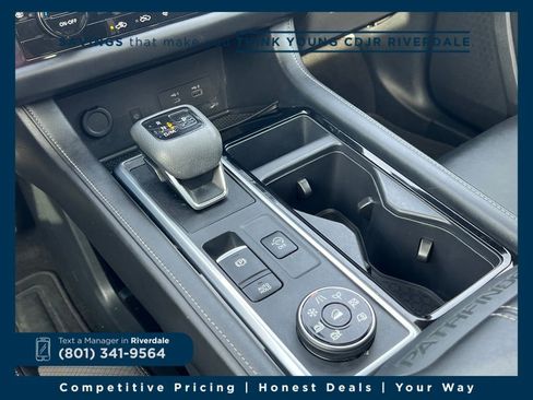 Used 2023 Nissan Pathfinder SL w/ SL Premium Package image 24