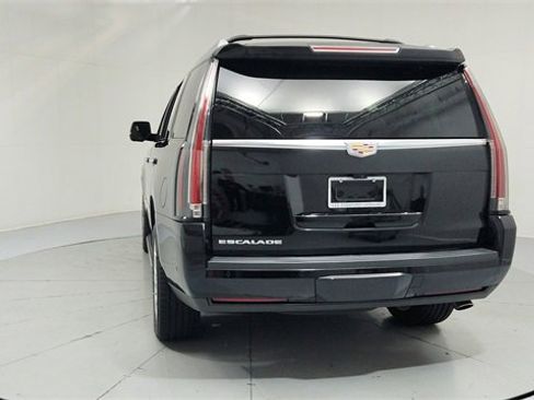 Used 2020 Cadillac Escalade Luxury image 4