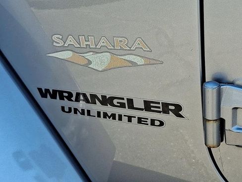 Used 2015 Jeep Wrangler Unlimited Sahara w/ Connectivity Group AWD/4WD image 29