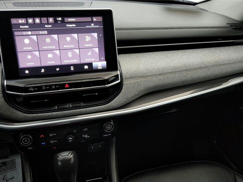 Used 2022 Jeep Compass Latitude image 41