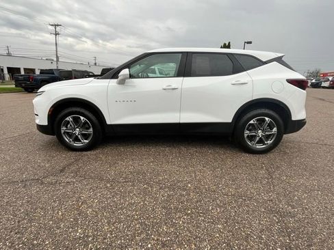 Used 2025 Chevrolet Blazer LT AWD/4WD image 2