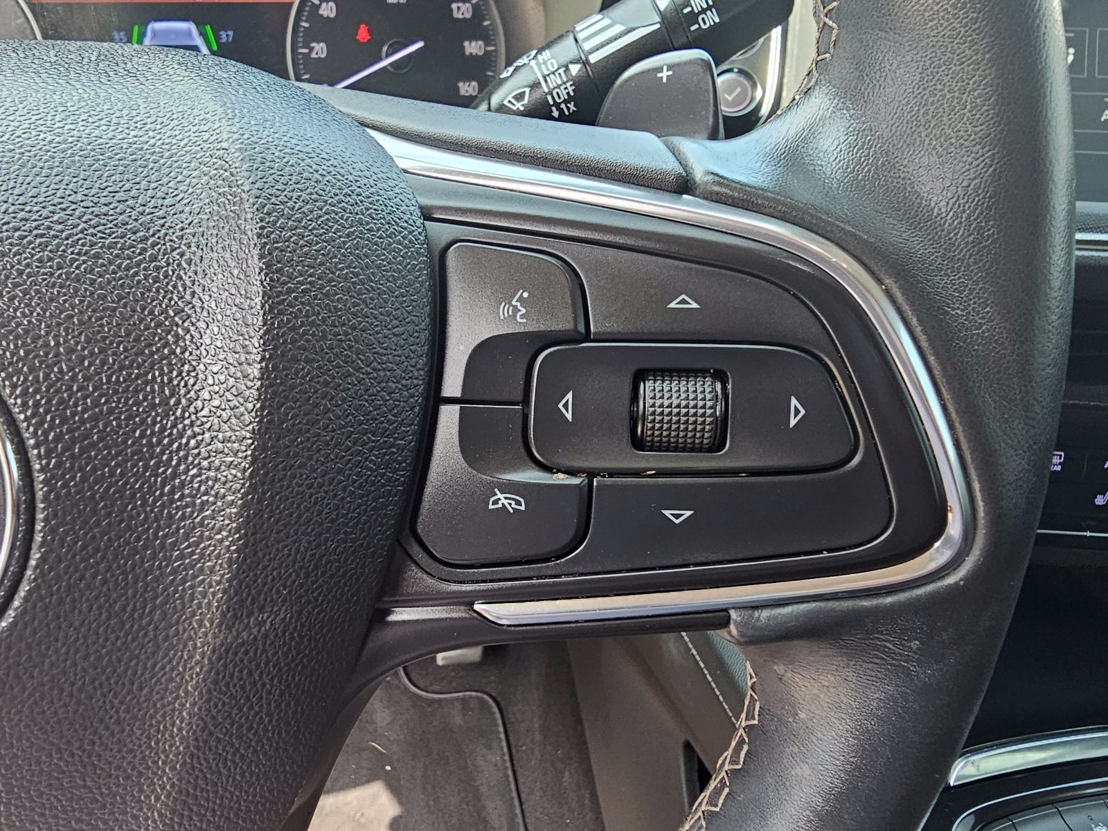 Used 2023 Buick Envision Essence w/ Sport Touring Package FWD image 18