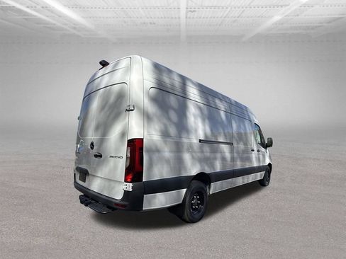 Used 2024 Mercedes-Benz Sprinter 3500 image 5
