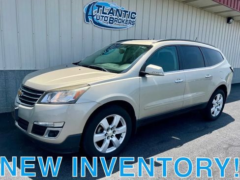 Used 2017 Chevrolet Traverse LT w/ Style and Technology Package FWD image 1