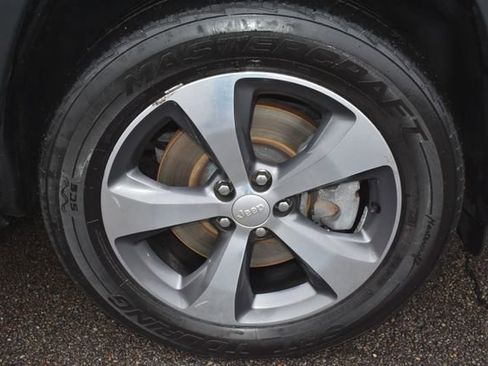 Used 2019 Jeep Cherokee Limited w/ Luxury Group image 50