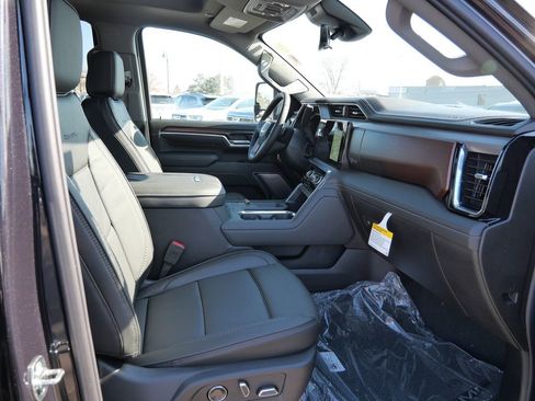 New 2026 GMC Sierra 3500 Denali w/ Denali Reserve Package image 19