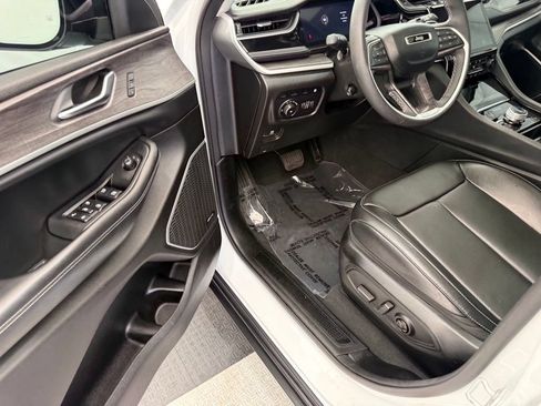 Used 2023 Jeep Grand Cherokee 4WD 4xe w/ Luxury Tech Group II image 33
