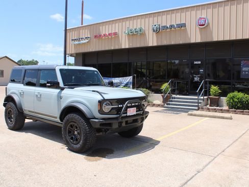 Used 2021 Ford Bronco First Edition AWD/4WD image 4