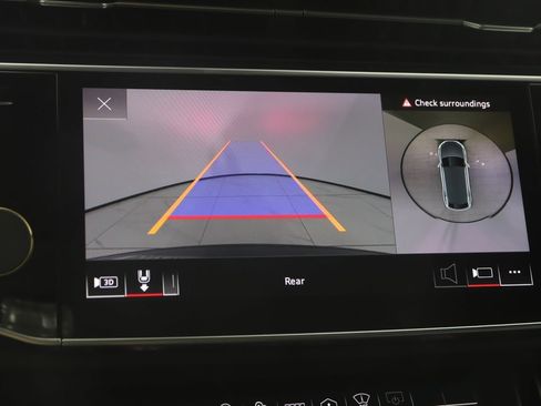 Used 2021 Audi Q8 Prestige w/ Prestige Package image 10