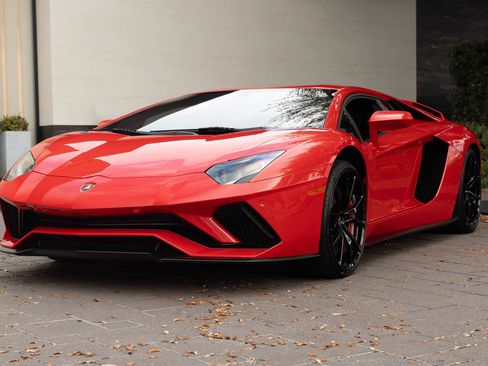 Used 2019 Lamborghini Aventador S AWD/4WD image 12