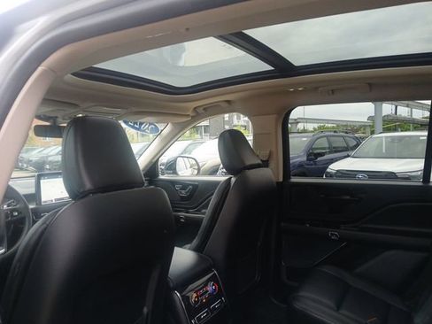 Used 2022 Lincoln Aviator AWD w/ Premium Package image 24
