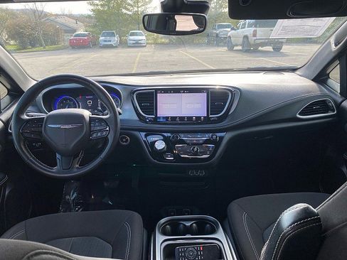 Used 2021 Chrysler Pacifica Touring w/ S Appearance Package image 27