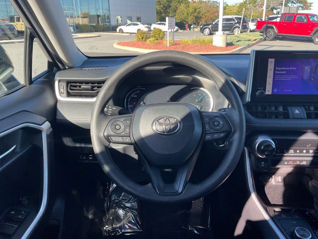 Used 2024 Toyota RAV4 XLE AWD/4WD image 17
