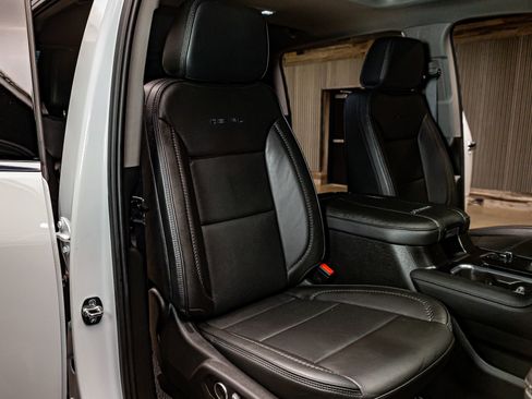 Used 2025 GMC Sierra 3500 Denali w/ Denali Reserve Package image 28