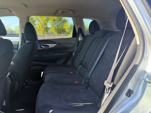 Used 2015 Nissan Rogue SV w/ SV Premium Package AWD/4WD image 8