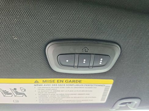 Used 2025 Chrysler Pacifica Select FWD image 34