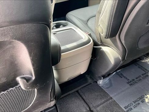 Used 2024 Chrysler Pacifica Touring-L FWD image 36