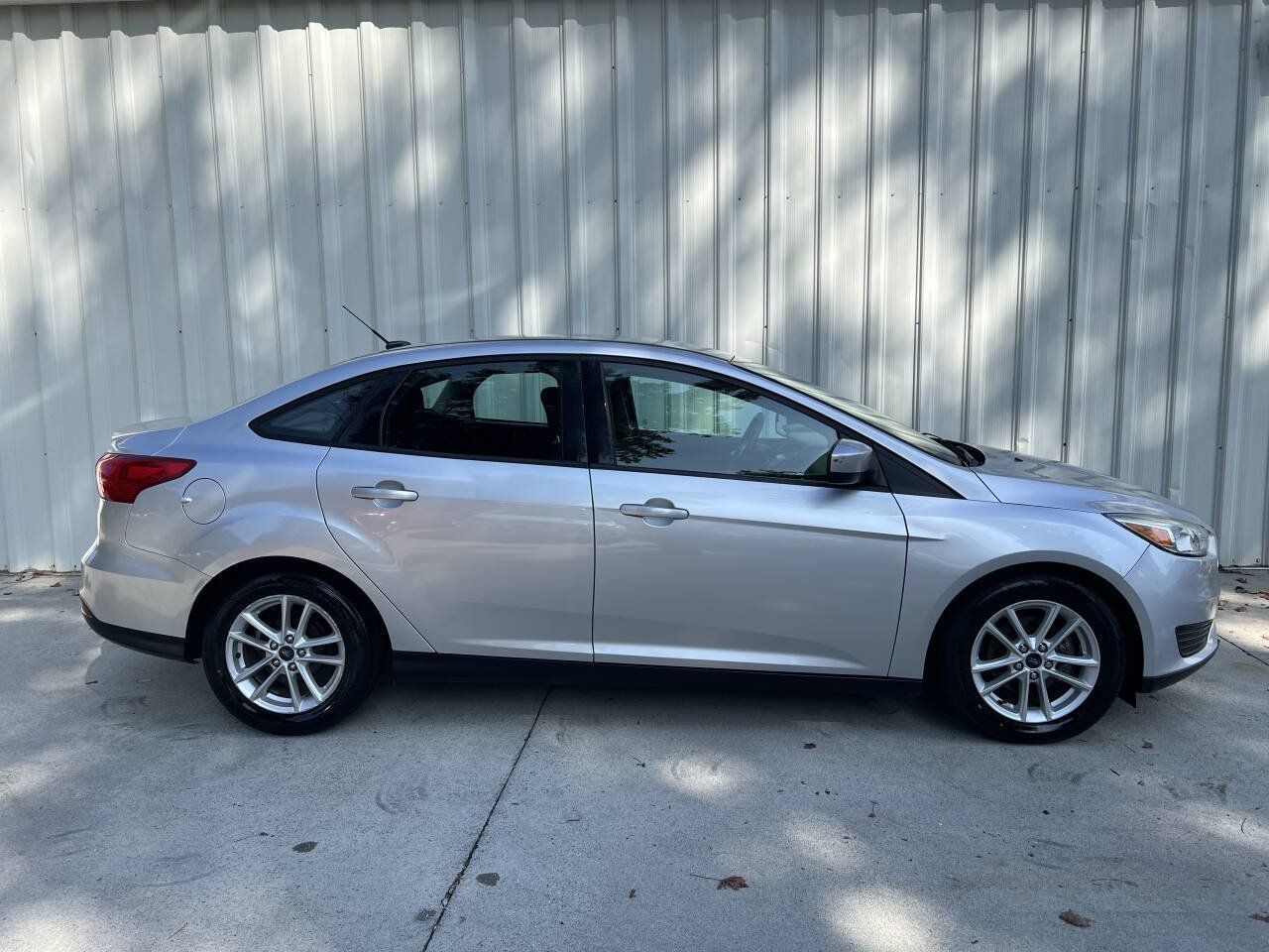 Used 2018 Ford Focus SE FWD image 3