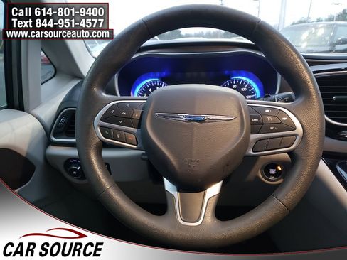 Used 2018 Chrysler Pacifica Touring Plus image 12