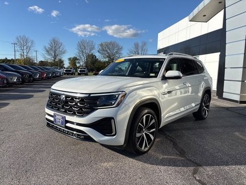 Used 2024 Volkswagen Atlas SEL Premium R-Line image 3