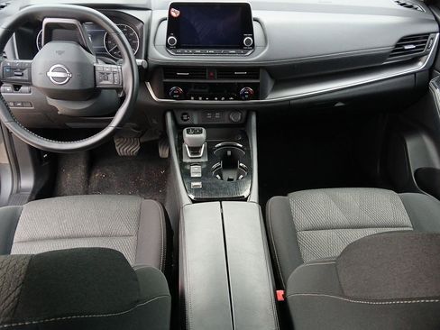 Used 2025 Nissan Rogue SV FWD image 19