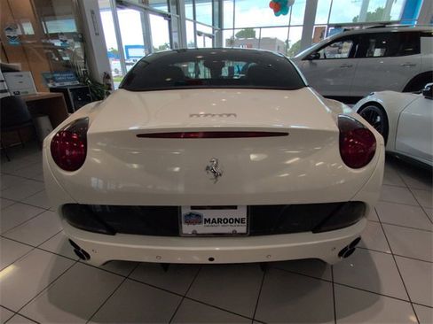 Used 2011 Ferrari California image 12