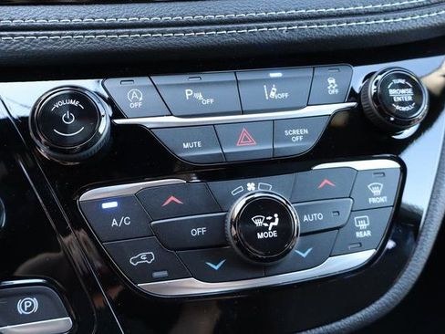 New 2026 Chrysler Pacifica Select image 22