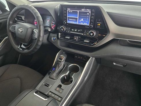 Used 2020 Toyota Highlander L FWD image 10