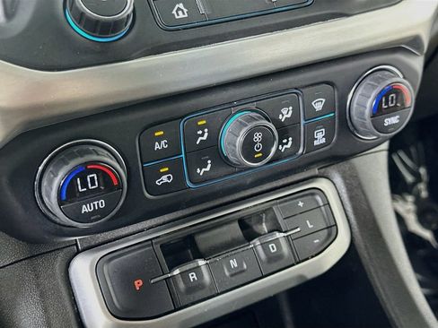 Used 2023 GMC Acadia SLE FWD image 26