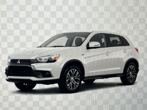 Used 2017 Mitsubishi Outlander ES image 1
