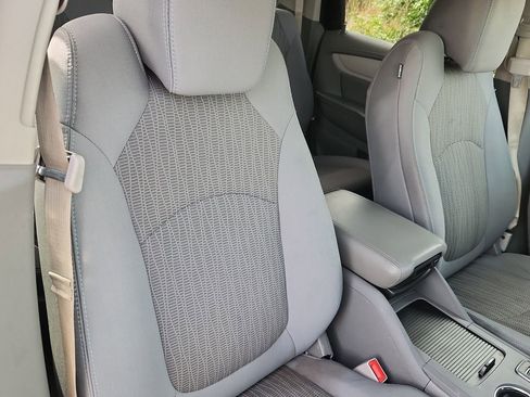Used 2017 Chevrolet Traverse LS AWD/4WD image 16