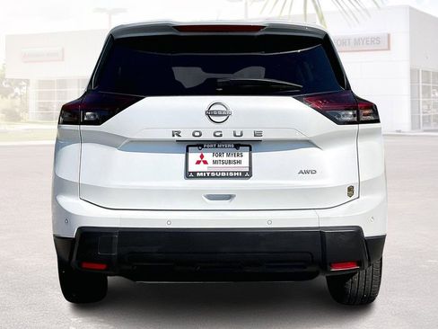 Used 2025 Nissan Rogue SV image 16