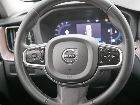 Certified 2023 Volvo XC60 B5 Ultimate w/ Climate Package image 25
