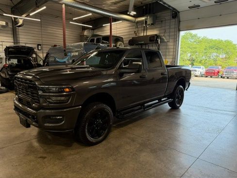 Used 2025 RAM 2500 Big Horn AWD/4WD image 1