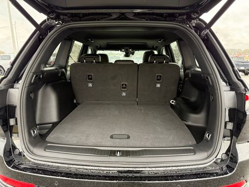 New 2025 Jeep Grand Cherokee Altitude image 23