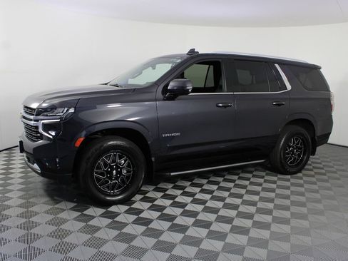 Used 2022 Chevrolet Tahoe LT w/ Luxury Package AWD/4WD image 2