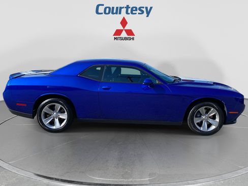 Used 2019 Dodge Challenger SXT RWD image 6