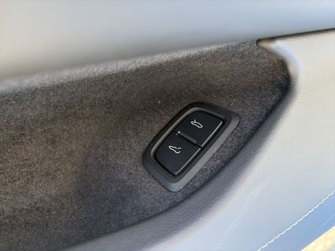 Used 2020 Chevrolet Corvette Stingray Preferred Cpe w/ 2LT Preferred Equipment Group RWD image 23