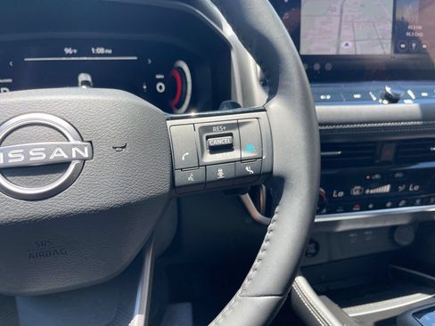 Used 2025 Nissan Rogue Platinum w/ Tech Package FWD image 17