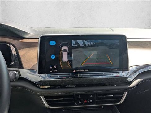 Used 2025 Volkswagen Atlas SE FWD image 13